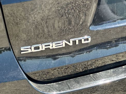Used 2020 Kia Sorento LX FWD image 13