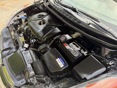 Used 2013 Hyundai Elantra Limited w/ Technology Pkg FWD image 32
