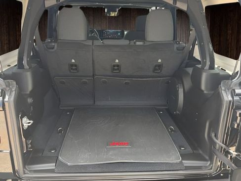 Used 2024 Jeep Wrangler Unlimited Sahara w/ Technology Group AWD/4WD image 14