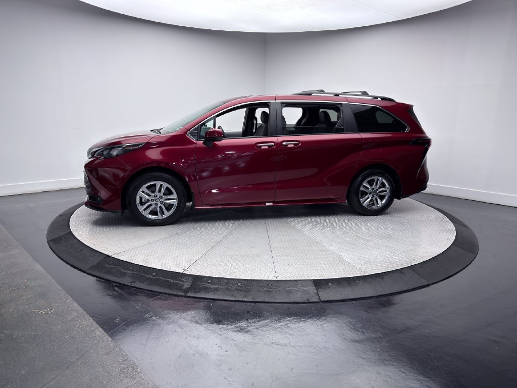 Used 2025 Toyota Sienna XLE w/ XLE Plus Package AWD/4WD image 8