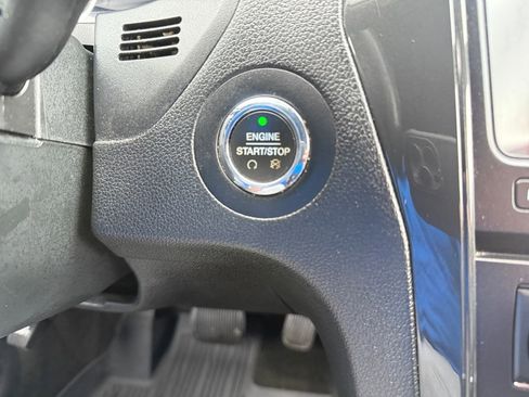 Used 2018 Ford Explorer XLT w/ Equipment Group 202A AWD/4WD image 21