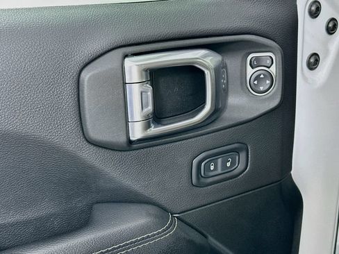 Used 2022 Jeep Wrangler Unlimited Sahara w/ Cold Weather Group AWD/4WD image 19