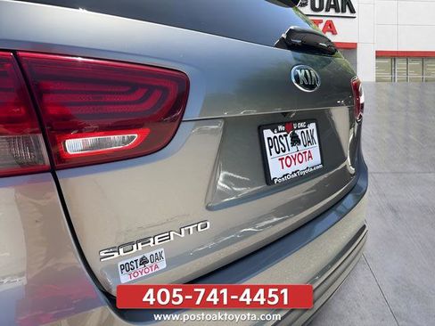 Used 2019 Kia Sorento FWD V6 image 6