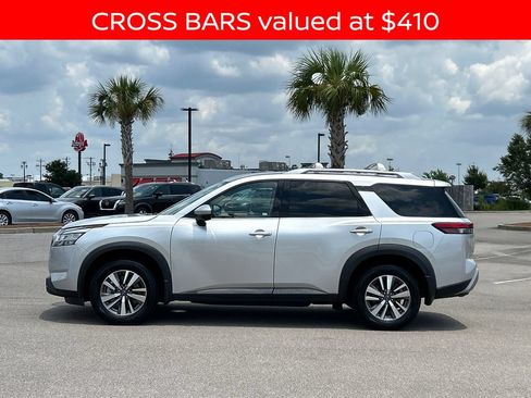 Used 2024 Nissan Pathfinder SL FWD image 2