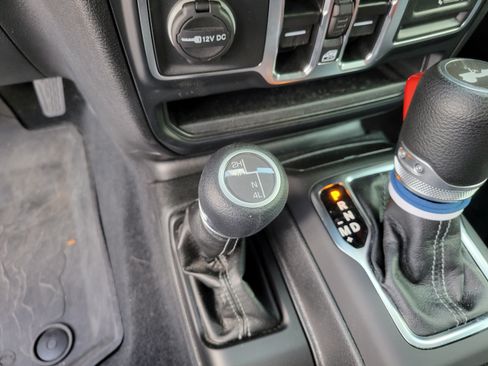 Used 2025 Jeep Wrangler Unlimited Sport AWD/4WD image 20