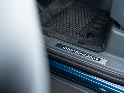 Used 2026 Land Rover Defender 110 OCTA image 33