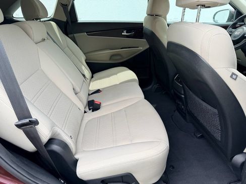 Used 2018 Kia Sorento FWD image 15