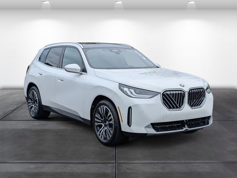 Used 2025 BMW X3 xDrive30i w/ Premium Package AWD/4WD image 2