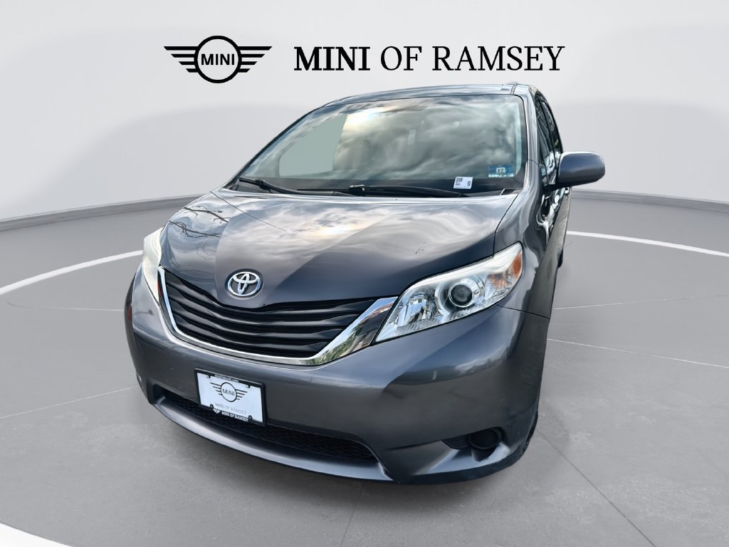 Used 2012 Toyota Sienna LE FWD image 1