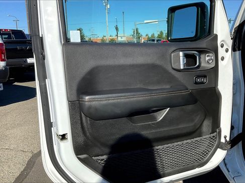 Used 2024 Jeep Wrangler Unlimited Sahara image 22