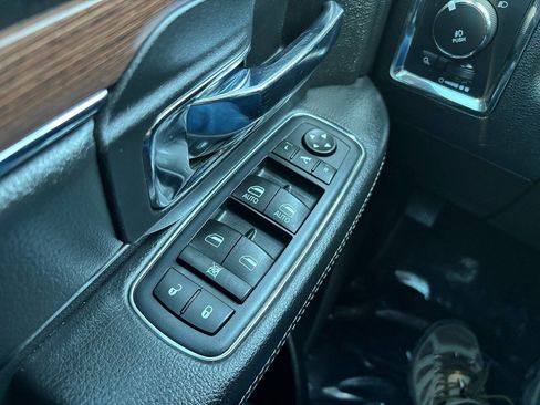 Used 2017 RAM 1500 Laramie AWD/4WD image 32