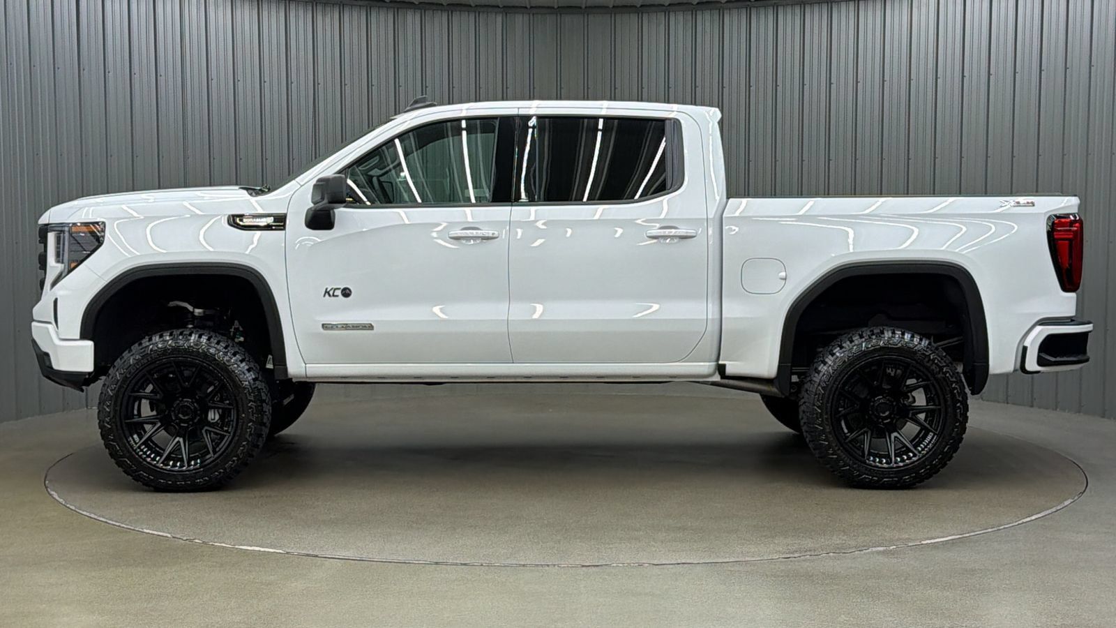 Used 2026 GMC Sierra 1500 Elevation AWD/4WD image 2