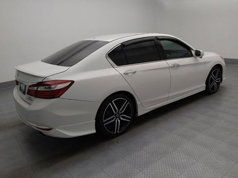 Used 2016 Honda Accord Touring image 10