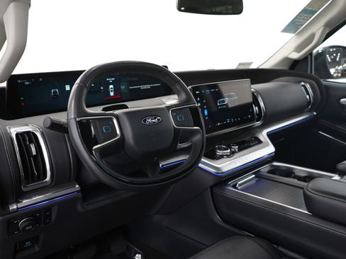Used 2025 Ford Expedition Max Platinum AWD/4WD image 30