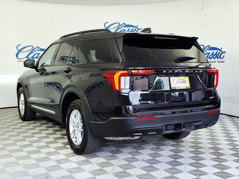 Used 2025 Ford Explorer Active image 2