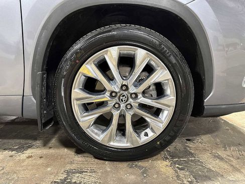 Used 2023 Toyota Highlander Limited AWD/4WD image 10