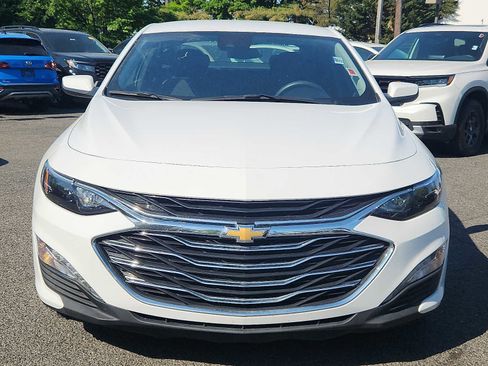 Used 2024 Chevrolet Malibu LT FWD image 2