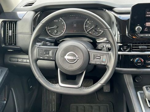 Used 2025 Nissan Pathfinder SV FWD image 37