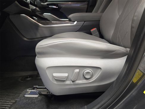 Used 2020 Toyota Highlander Platinum image 29