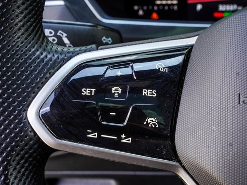 Used 2022 Volkswagen Tiguan SE R-Line image 26