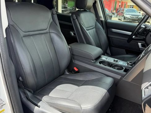 Used 2020 Land Rover Discovery Landmark AWD/4WD image 22