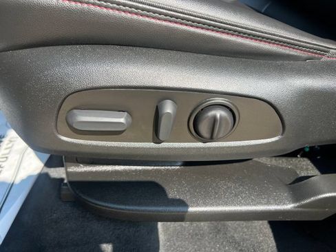 Used 2023 Chevrolet Traverse RS AWD/4WD image 13