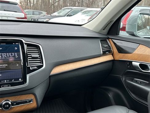Used 2024 Volvo XC90 B6 Plus image 24