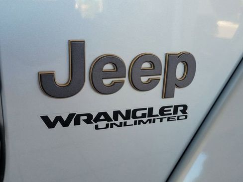 Used 2022 Jeep Wrangler Unlimited Rubicon w/ Xtreme Recon 35" Tire Package image 7