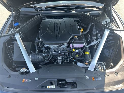 Used 2025 Genesis G70 2.5T image 33