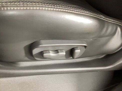 Used 2015 Nissan Frontier PRO-4X image 19