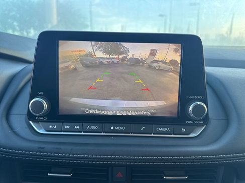 Used 2025 Nissan Rogue SV image 17