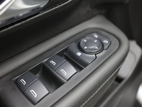 Used 2024 GMC Terrain SLE w/ Driver Convenience Package FWD image 18