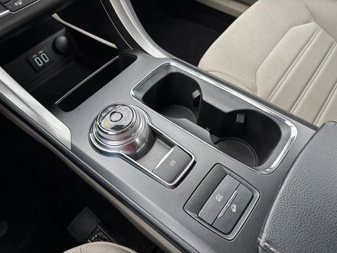 Used 2020 Ford Fusion SE image 30