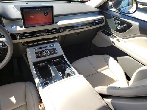 Used 2023 Lincoln Aviator 2WD w/ Premium Package image 18