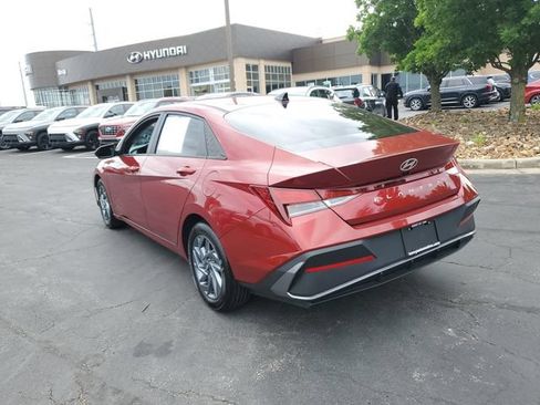 Certified 2024 Hyundai Elantra SEL FWD image 3