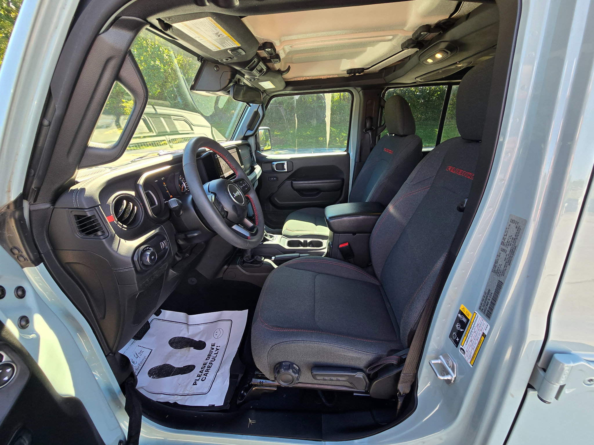 Used 2024 Jeep Wrangler Unlimited Rubicon w/ Convenience Group AWD/4WD image 11