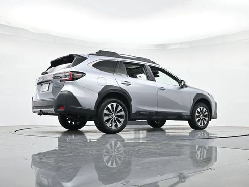 Used 2025 Subaru Outback Touring AWD/4WD image 35