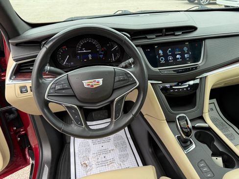 Used 2017 Cadillac XT5 Luxury w/ Driver Awareness Package AWD/4WD image 11