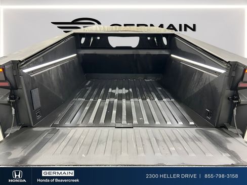 Used 2024 Tesla Cybertruck AWD Crew Cab image 23