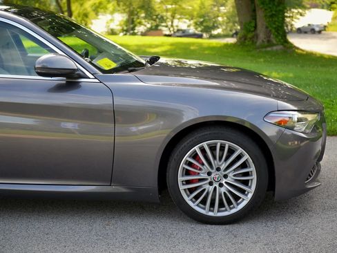 Used 2018 Alfa Romeo Giulia Ti w/ Quick Order Package 22X Lusso AWD/4WD image 18