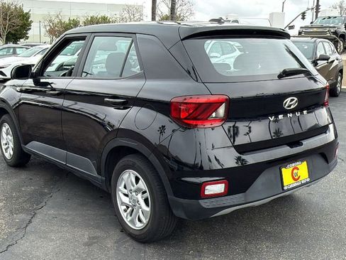 Used 2023 Hyundai Venue SE image 5