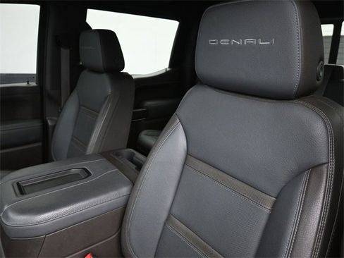 Used 2022 GMC Sierra 1500 Denali w/ Denali Premium Package image 17