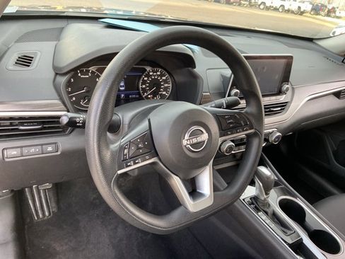 Used 2024 Nissan Altima 2.5 SV image 34