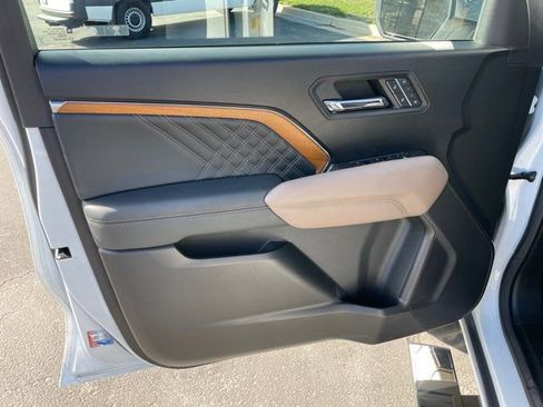 Used 2024 GMC Canyon Denali image 15