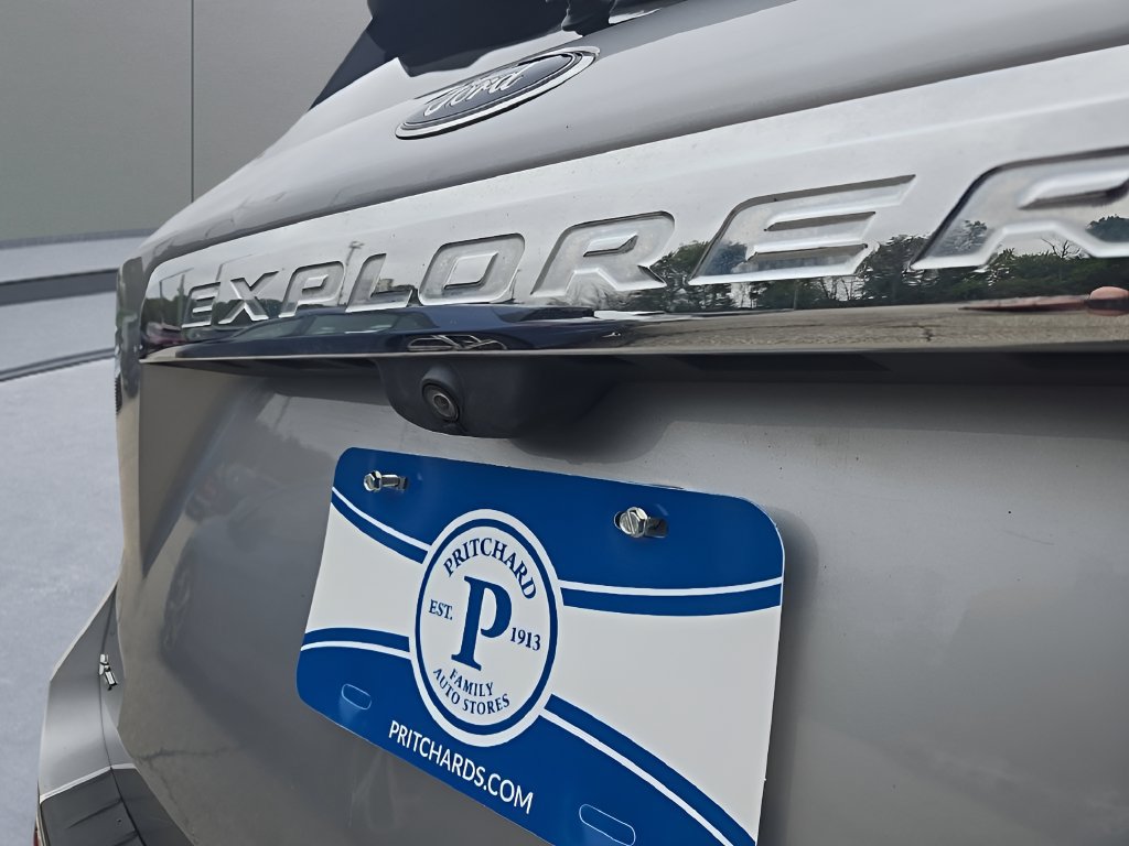 Used 2021 Ford Explorer XLT AWD/4WD image 11