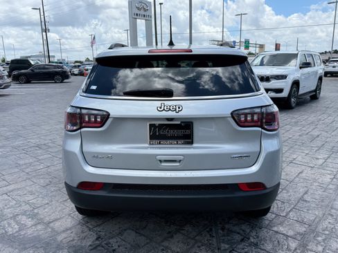 Used 2024 Jeep Compass Latitude AWD/4WD image 6
