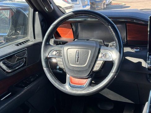 Used 2022 Lincoln Navigator Reserve image 13