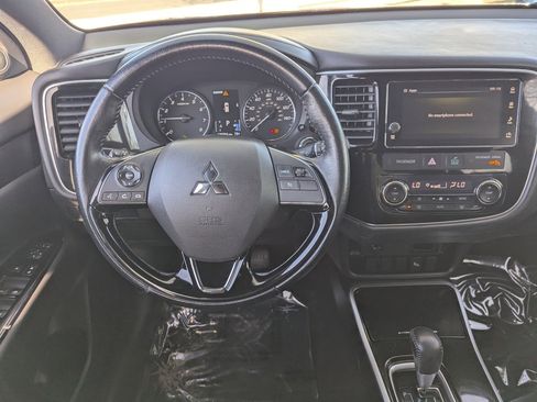 Used 2018 Mitsubishi Outlander LE image 17
