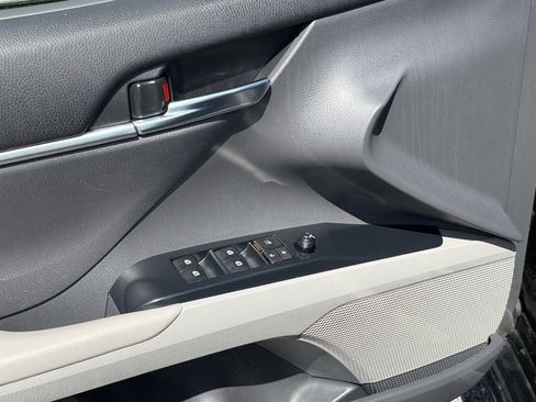 Used 2018 Toyota Camry SE FWD image 15