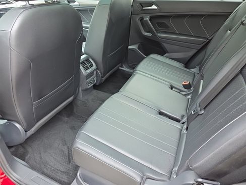 Used 2022 Volkswagen Tiguan SE AWD/4WD image 13
